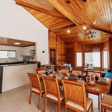 Casadecastelhanos, Quadra Do Mar De Castelhanos, 4 Suites Com Ar, Churrasqueira, Piscina, Hidromassagem, Cozinha Integrada Gourmet Ideal Para Familia E Amigos Anchieta (Espirito Santo) Exterior foto